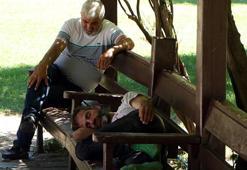 Adana'da termometreler 43 dereceyi gösterdi; sıcaktan bunalanlar parklara akın etti