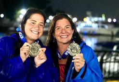 Aysu Türkoğlu ve Yasemin Altıntaş “20 Bridges Swim" yüzüşünü tamamladı