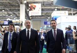 Bayraktar, Aliyev ile Uluslararası Hazar Petrol ve Gaz Fuarı’nda stantları gezdi