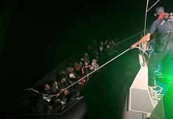 İzmir açıklarında 41 düzensiz göçmen yakalandı, 57 düzensiz göçmen kurtarıldı