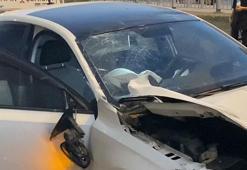 Bayrampaşa’da otomobilin parçaladığı demir bariyerler yayaya çarptı