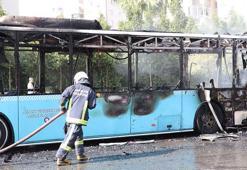 Seyir halinde alev alan halk otobüsü küle döndü; o anlar kamerada