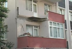 Kartal'da 5 katlı binanın balkonu çöktü