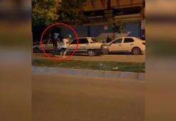 Şanlıurfa'da park halindeki otomobile kaldırım taşıyla zarar verdi