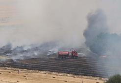 Manisa'daki buğday tarlasında yangın; 100 dönüm alan yandı