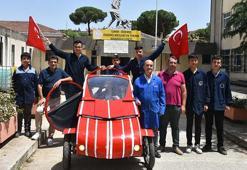 Hurda malzemelerle yapılan otomobil saatte 60 kilometre hıza çıkabiliyor