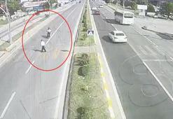 Edirne'de motosikletin yaya geçidinde çarptığı yaşlı adam ağır yaralandı; kaza kamerada