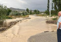 Nevşehir'de sağanak sele neden oldu