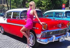 İstanbul'da klasik otomobiller erken Babalar Günü kutlamasında buluştu