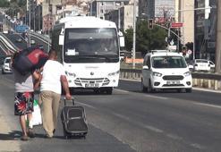 Silivri'de yıkılan üst geçidin yerine yenisi yapılmadı; yolun karşısına geçmek yayalar için çileye döndü