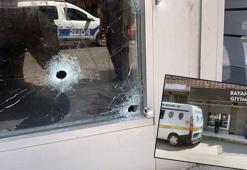 Motosikletle gelip, kadın giyim mağazasına ateş açtılar; 14 kurşun isabet etti