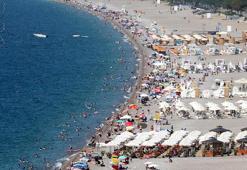 Antalya sahillerinde bayram yoğunluğu