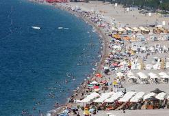 Antalya sahillerinde bayram yoğunluğu