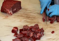 'Kurban etleri soğutulmadan üst üste poşete konulup dolaba atılırsa çürür'