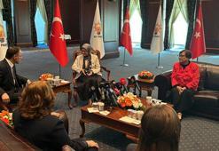 Siyasi partiler bayramlaştı