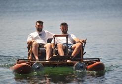 Motor ustası, eski koltuk ve sehpadan su aracı yaptı