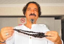Saçlarına ak düşen Murat öğretmen, son kez saçlarını kanser hastaları için bağışladı
