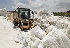Van'da haziran ayında karla mücadele çalışması