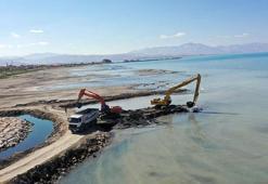 Van Gölü'nden 1 milyon 700 bin metreküp dip çamuru çıkarıldı; hedef 5 milyon metreküp