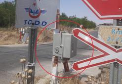 Hemzemin geçitte bariyer aküsünü çalıp kazaya neden olan 2 şüpheli, serbest