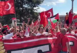 Türk taraftarlar Hamburg’da Stellingen Garı’nda toplandı