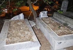 Adana'da mezar taşlarına saldırı