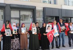 Evlat eylemine katılan ağabeyden kardeşine: Kanser hastası annemiz için gel teslim ol