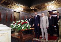 Bakan Bayraktar, Kral V. Muhammed Mozolesi’ni ziyaret etti