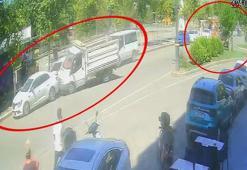 Kazada savrulan kamyonet, park halindeki 2 otomobil ile motosiklete çarptı