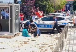 Avcılar'da otomobil yayaların arasına daldı: 1 ölü 3 yaralı