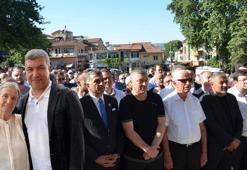 İsmail Küçükkaya'nın annesi son yolculuğuna uğurlandı