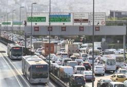 Haliç Köprüsü'nde asfalt yenileme çalışması başladı; trafik yoğunluğu oluştu