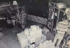 Manisa'da marketin önündeki hırsızlık kamerada