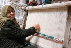 58 yıldır dokuduğu halılarla 5 çocuk büyütüp, aile ekonomisine katkı sağladı