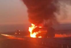 Mardin'de akaryakıt yüklü tankerin kupası alev aldı