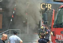 Van'da 5 katlı mağazada yangın