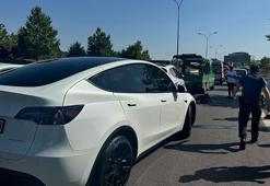 Pendik'te eşiyle sorun yaşayan adam TEM bağlantı yolunda arabaların önüne atladı