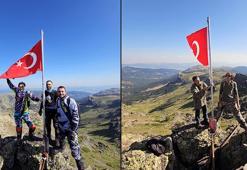 Zirvedeki yıpranmış Türk bayrağını değiştirdiler