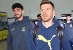 Fenerbahçeli futbolcu Serdar Aziz, transfer görüşmeleri yapmak için kamptan ayrıldı