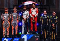 Genç pilot Kerem Kazaz, Avrupa Ralli Şampiyonası’nda İstiklal Marşı ile podyumda