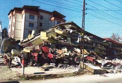 Kolon kesildiği iddia edilen 24 kişinin öldüğü Sulayıcı Apartmanı davasında, dosya yeni bilirkişiye gönderildi