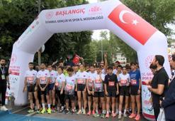 Üsküdar'da yüzlerce sporcu 15 Temmuz Şehitleri için koştu