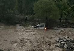 Erzurum'da heyelan hafif ticari aracı Tortum Çayı'na sürükledi; 3 kişi kurtuldu, anne öldü, çocuğu kayboldu