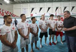 Bakan Bak'tan Paris Olimpiyatları’na hazırlanan sporculara destek ziyareti