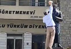 Elazığ'da Atatürk heykeline taşlı saldırı