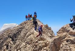 25 dağcı, Türkiye’nin en yüksek ikinci zirvesine tırmandı