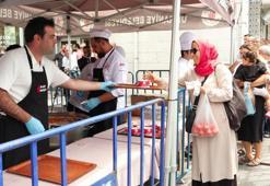 Ümraniye’de vatandaşlara aşure ikram edildi