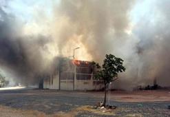 Depodaki 10 bin balya saman yandı