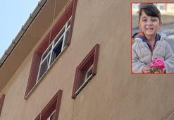 4’üncü kattaki evlerinin penceresinden düşen Yağız Alp, yaşamını yitirdi