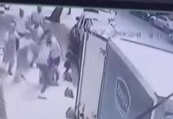 Esenler’de tartıştığı kişiyi Bağcılar’a kadar takip edip arkadaşlarıyla darbetti; o anlar kamerada